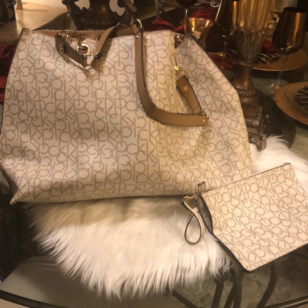 😇😇😇 CK Tote & Wristlet